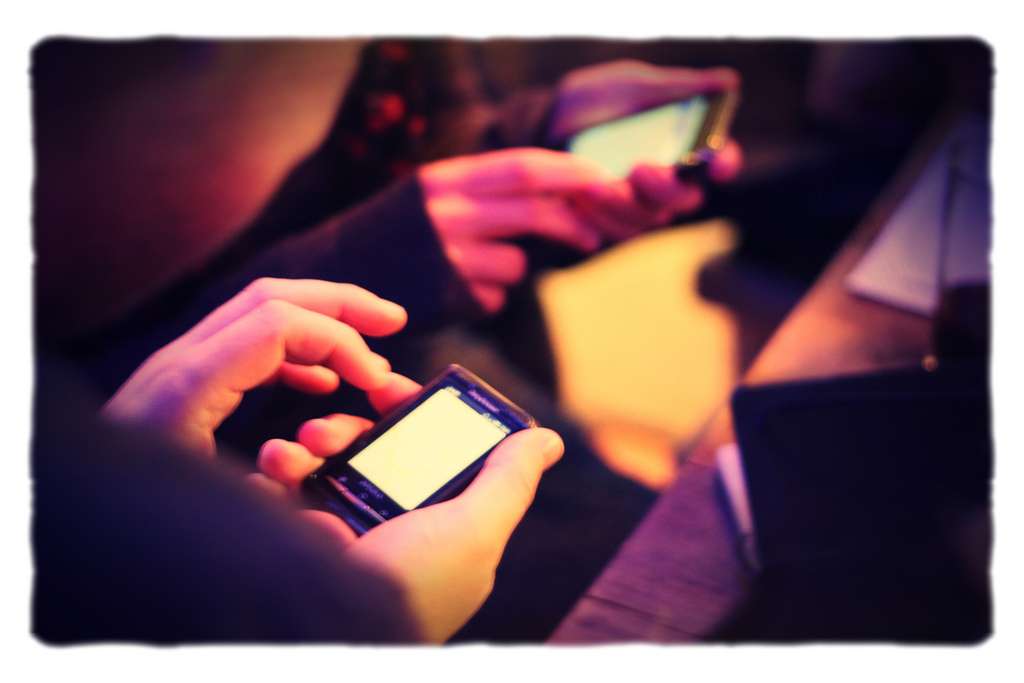 The Dangers of Dating Apps for Codependents and Love Addicts